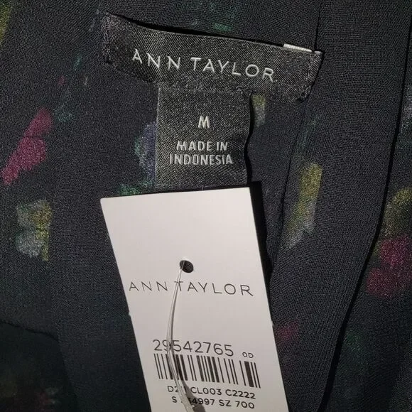 Ann Taylor Nwt floral smocked sleeve peasant top size medium - Picture 7 of 8